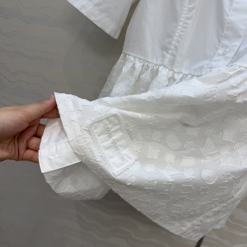 루이비통 모노그램 자수 U 넥 블라우스 001-233491