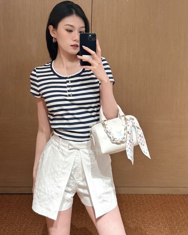 루이비통 블루 화이트 스트라이프 헨리넥 반팔 티셔츠 001-233501