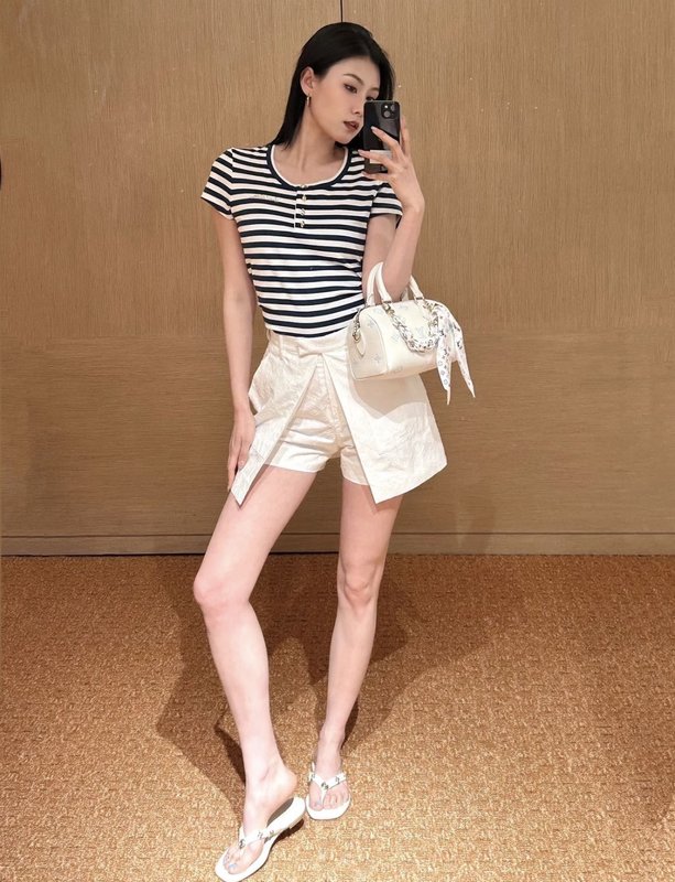 루이비통 블루 화이트 스트라이프 헨리넥 반팔 티셔츠 001-233501