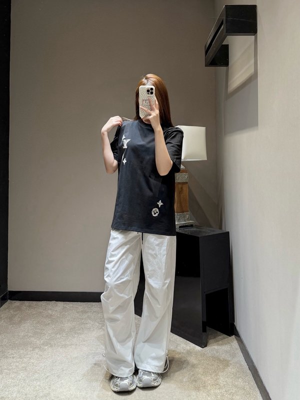 루이비통 헤비 엠브로이더리 반팔 티셔츠 001-233506