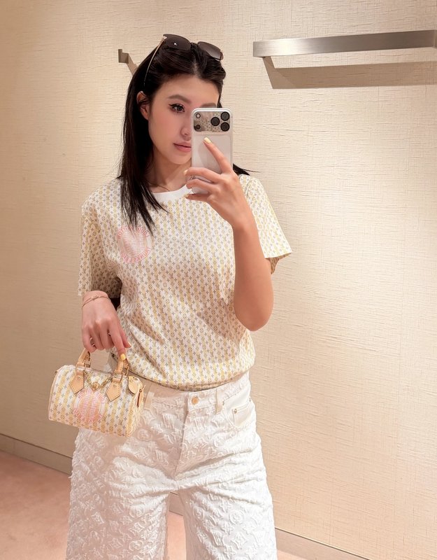 루이비통 옐로우 골드 그라데이션 모노그램 반팔 티셔츠 001-233562