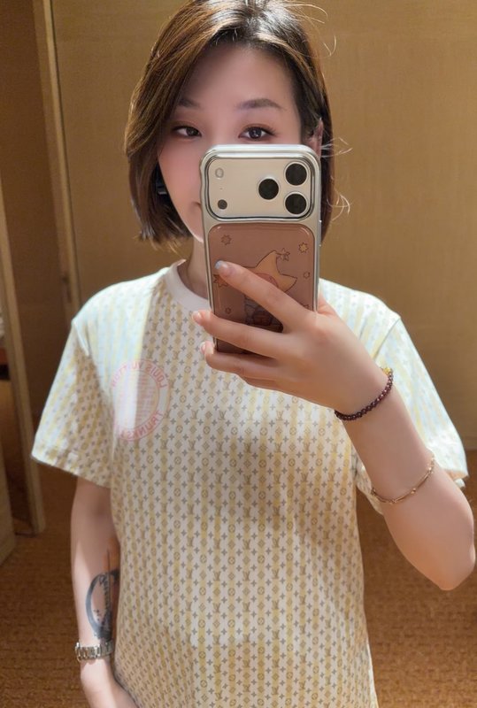 루이비통 옐로우 골드 그라데이션 모노그램 반팔 티셔츠 001-233562
