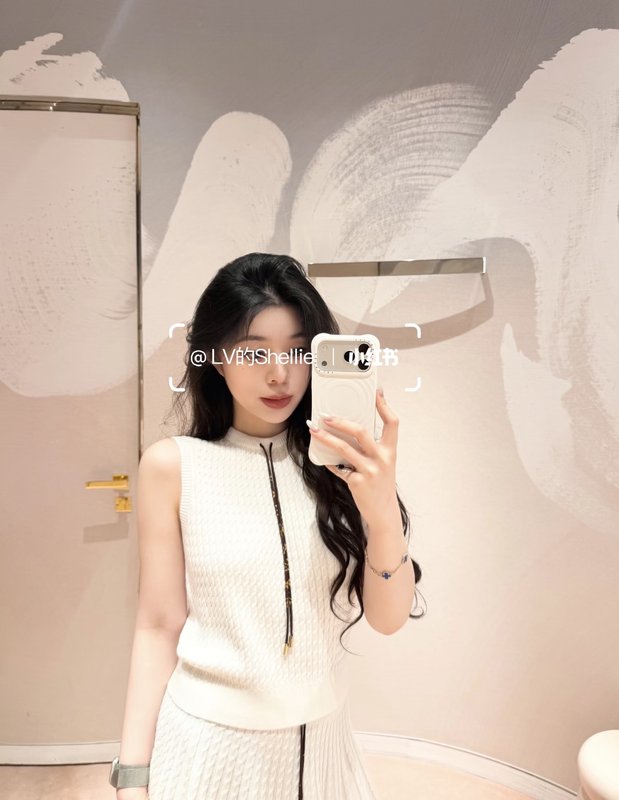 루이비통 봄여름 니트 민소매 조끼 001-233575