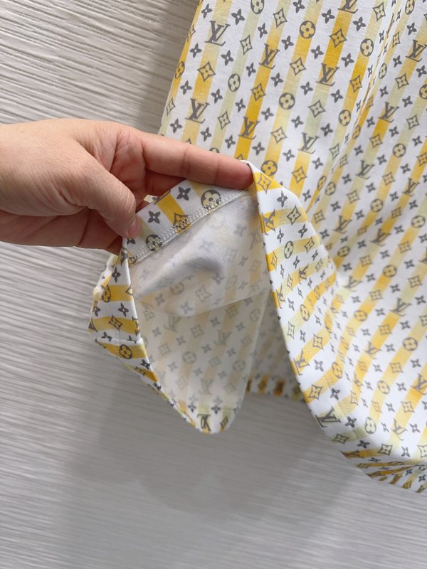 루이비통 뉴 심플 고급 티셔츠 001-233591