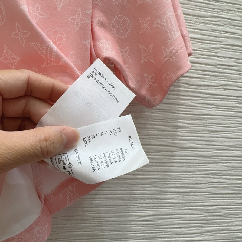 루이비통 여성 핑크 숏 티셔츠 001-233623
