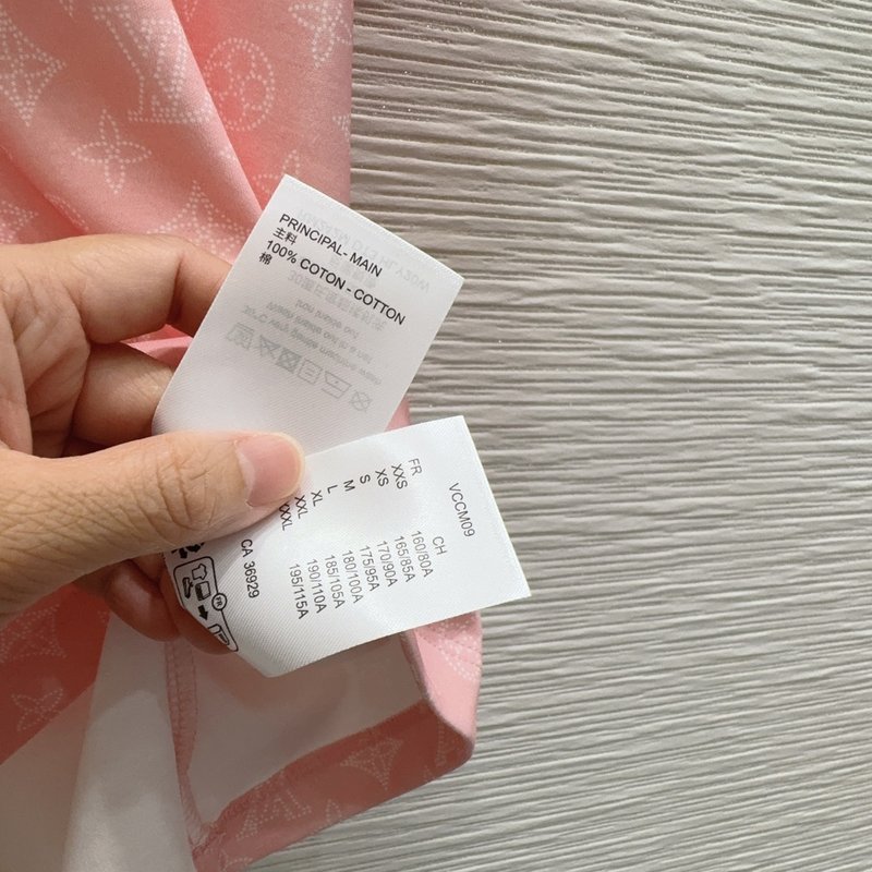 루이비통 여성 핑크 루즈핏 반팔 티셔츠 001-233624