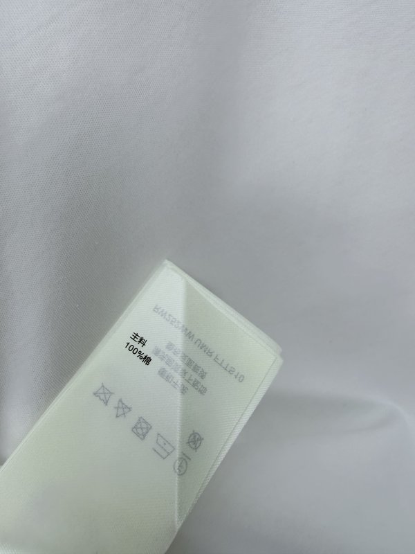 루이비통 자수 로고 라운드넥 반팔 티셔츠 001-233639