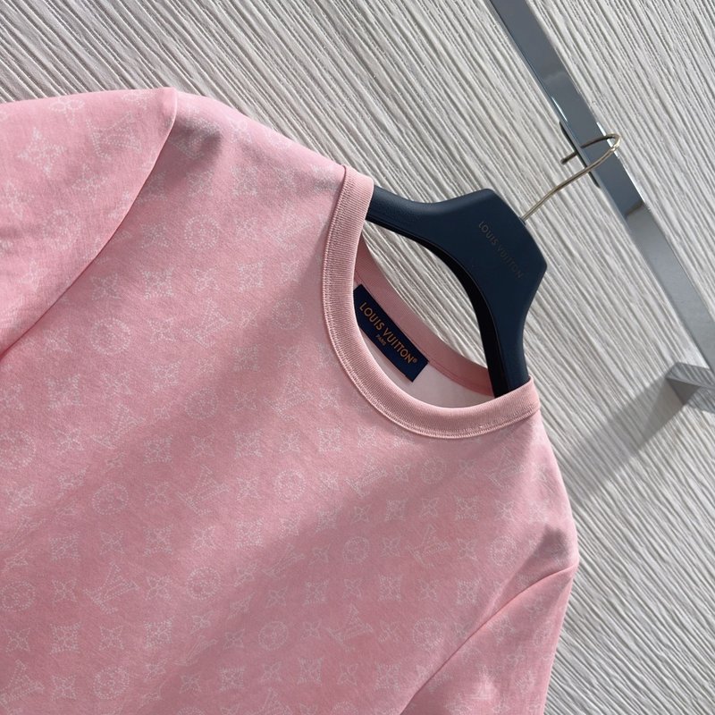 루이비통 여성 핑크 반팔 티셔츠 001-233663