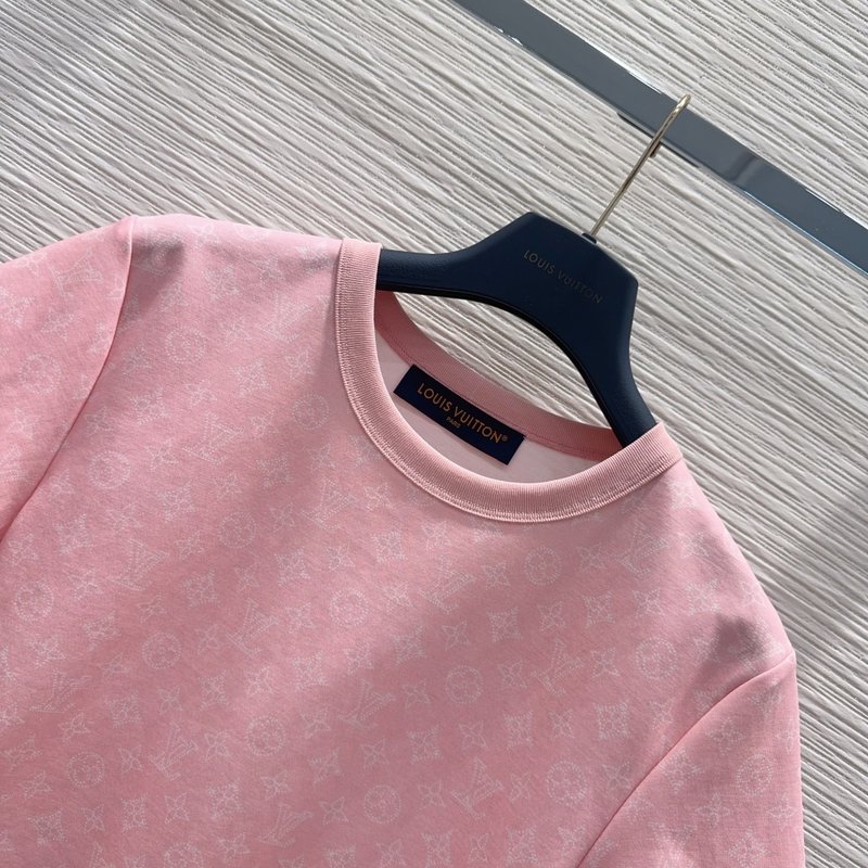 루이비통 여성 핑크 반팔 티셔츠 001-233663