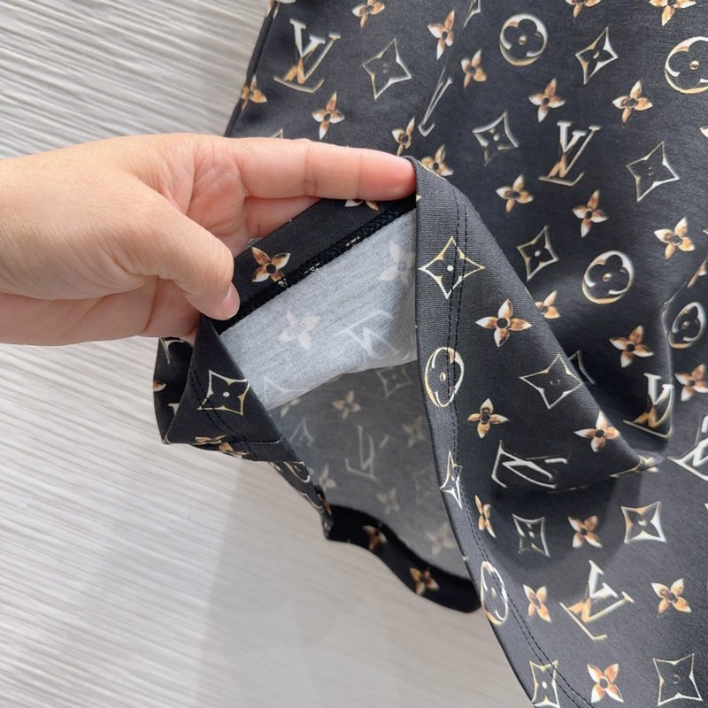 루이비통 여성용 반팔 티셔츠 001-233666