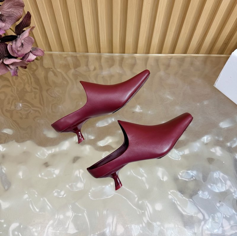 로에베 진주 장식 뮬 힐 슬리퍼 001-233693