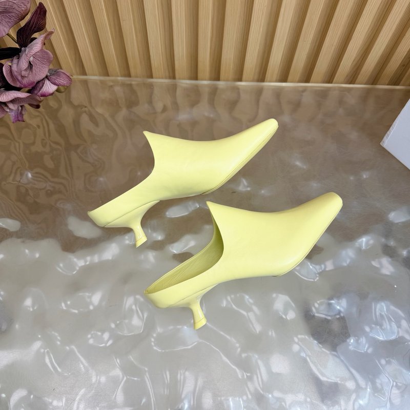 로에베 뉴 뮬 하프슬리퍼 캣힐 샌들 001-233695
