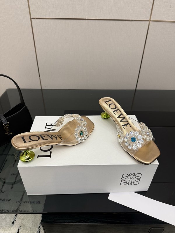 로에베 여름 한정판 필름 단추 슬리퍼 001-233718