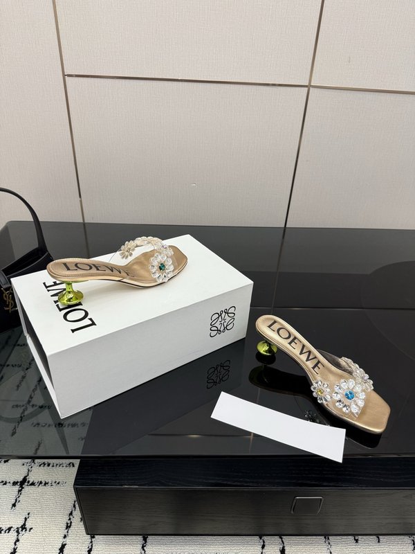 로에베 여름 한정판 필름 단추 슬리퍼 001-233718