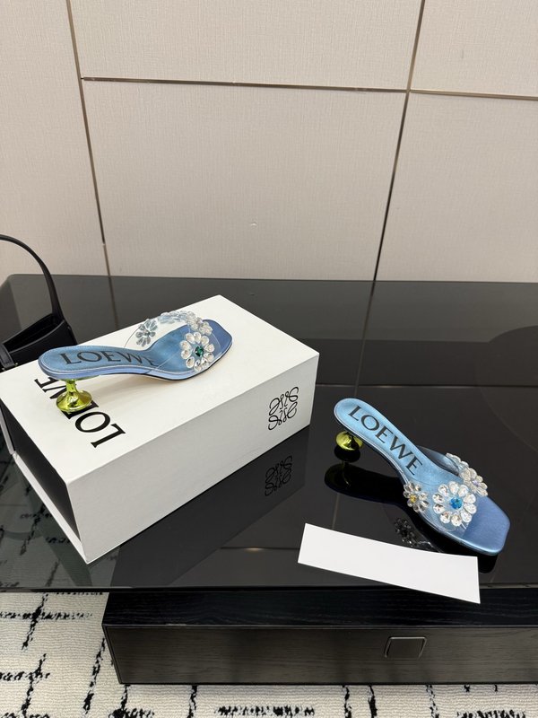 로에베 여름 한정 필름 단추 슬리퍼 001-233720