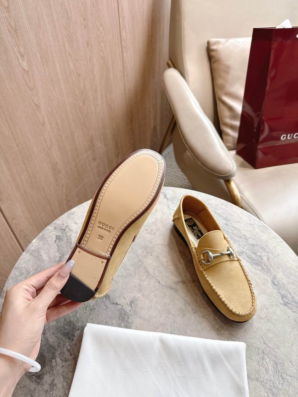 카키색 스웨이드 말衔扣 로퍼 001-233842