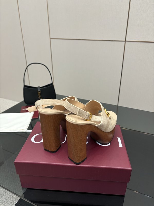 구찌 여성용 D 자 말衔 클립 양가죽 샌들 001-233866