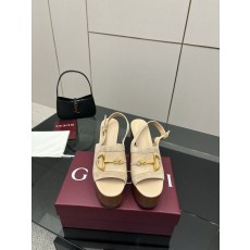 구찌 여성용 D 자 말衔 클립 양가죽 샌들 001-233866