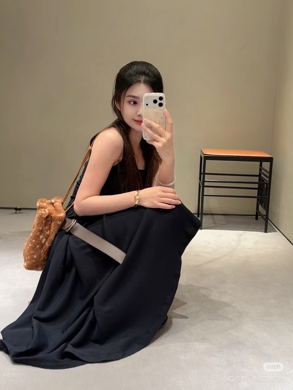 로에베 웨이스트 주름 벨트 민소매 원피스 001-234031