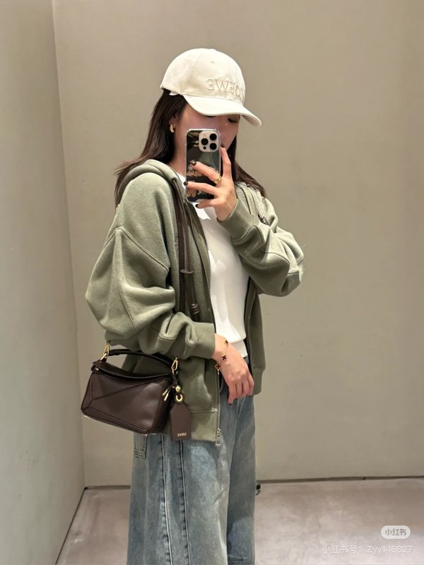 로에베 순면 자수 드로우스트링 후드 집업 001-234049