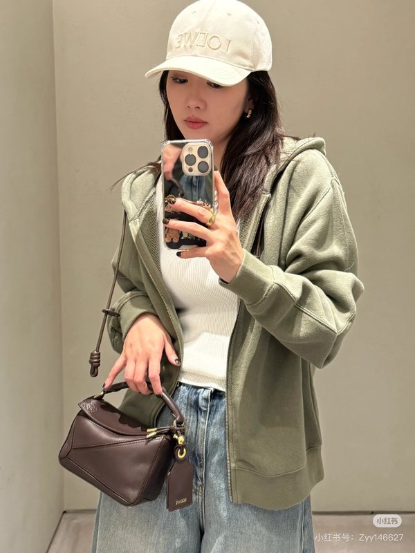 로에베 순면 자수 드로우스트링 후드 집업 001-234049