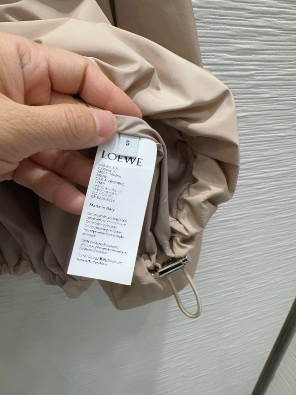로에베 고급스러운 입체 재단 자켓 001-234083