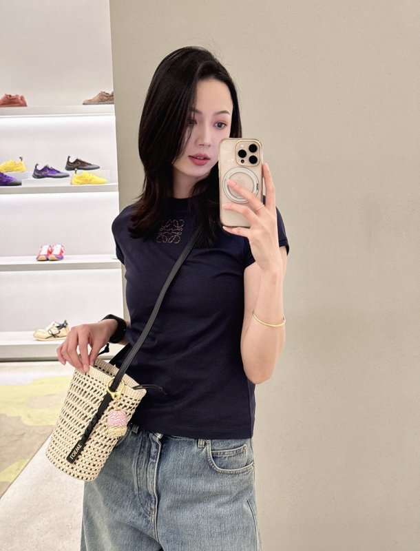 로에베 슬림핏 라운드넥 로고 자수 티셔츠 001-234090