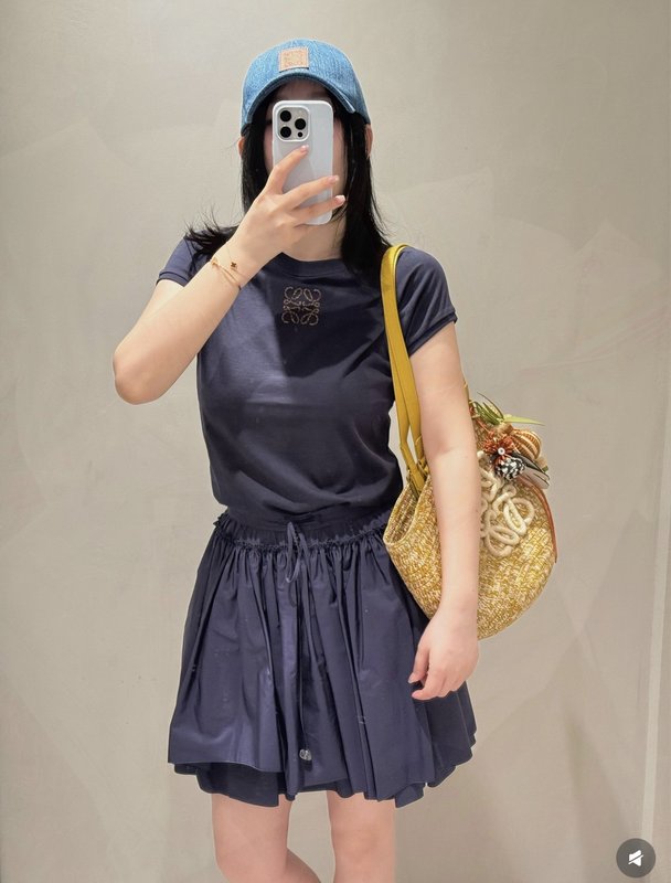 로에베 슬림핏 라운드넥 로고 자수 티셔츠 001-234090