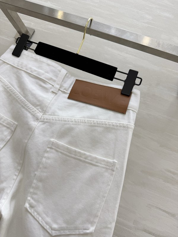 로에베 화이트 아나그램 자수 스트레이트 진 001-234102
