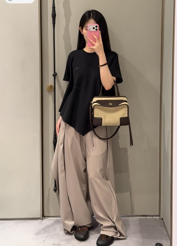 로에베 로고 자수 불규칙 반팔 티셔츠 001-234214