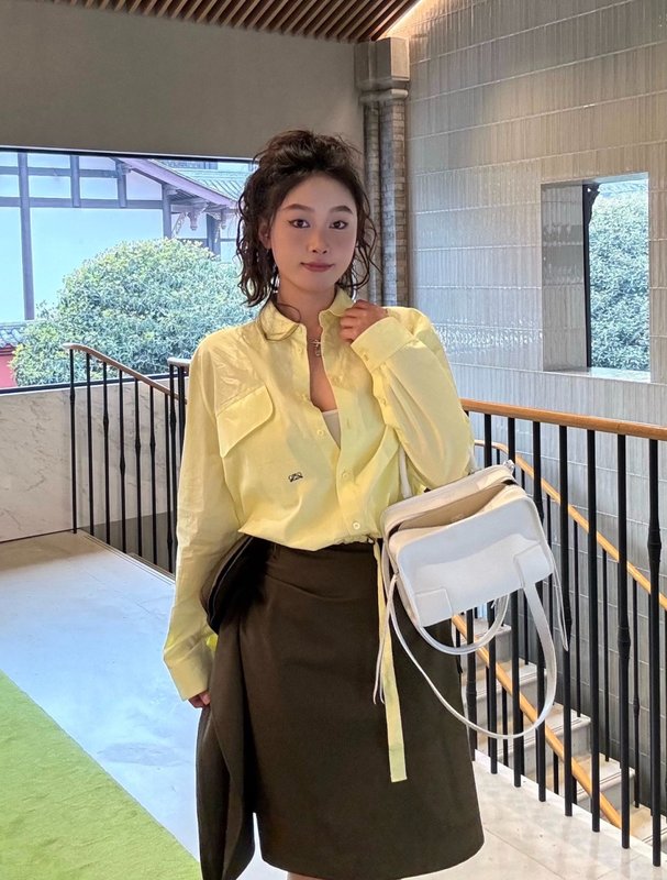로에베 올리브 그린 불규칙 미디 스커트 001-234251