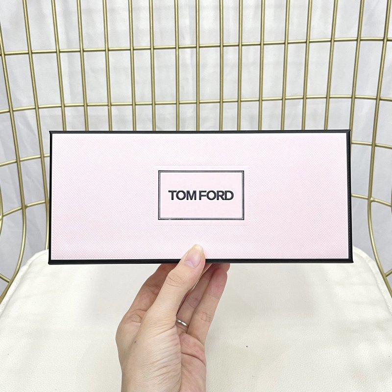 TF 한정판 핑크 박스 향수 샘플 4 종 세트 001-234570