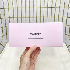 TF 한정판 핑크 박스 향수 샘플 4 종 세트 001-234570