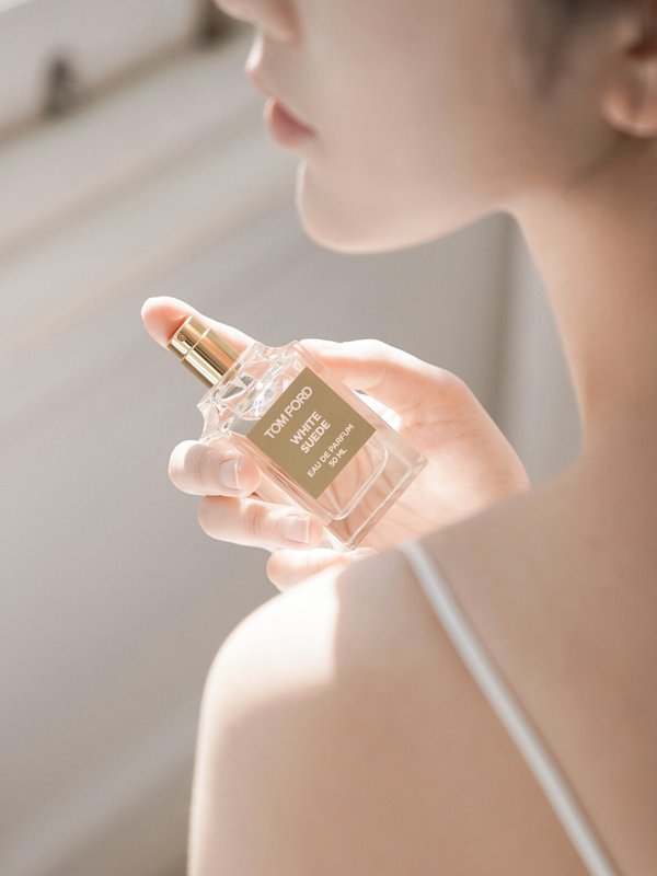 톰포드 화이트 수드 오드퍼퓸 50ml 우디 머스크 001-234603