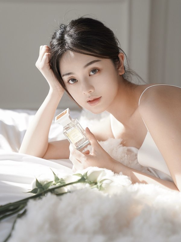톰포드 화이트 수드 오드퍼퓸 50ml 우디 머스크 001-234603