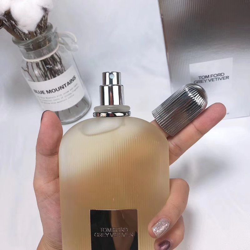 톰포드 그레이 베티버 오드뚜왈렛 001-234640