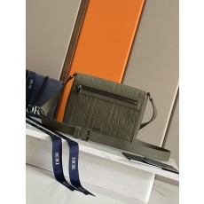 디올 남성 메신저백 엠보싱 레더 플랩 숄더백 001-234888