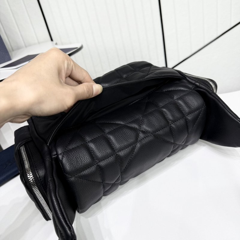 디올 블랙 퀼팅 카메라백 숄더백 001-234943