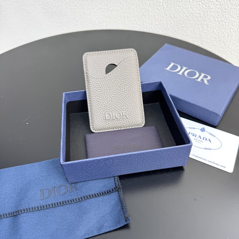디올 새들 마그네틱 카드 홀더 001-234992