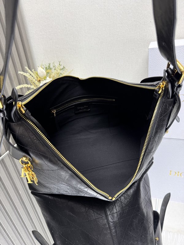 디올 보야주 블랙 주름 소가죽 핸드백 001-235050