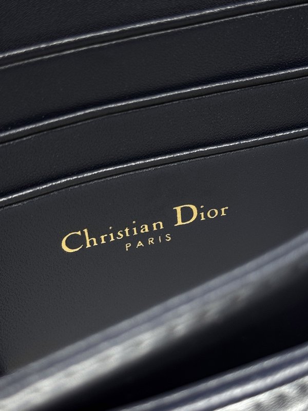 디올 딥블루 양가죽 진주 클러치백 001-235061