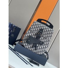 디올 블랙 그레인 카프스킨 백팩 001-235097