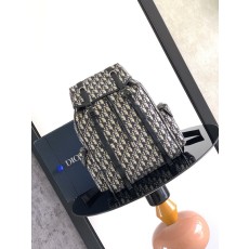 디올 히트 더 로드 플랩 백팩 001-235130