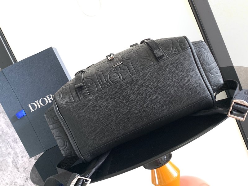 디올 히트 더 로드 블랙 엠보스드 레더 백팩 001-235132
