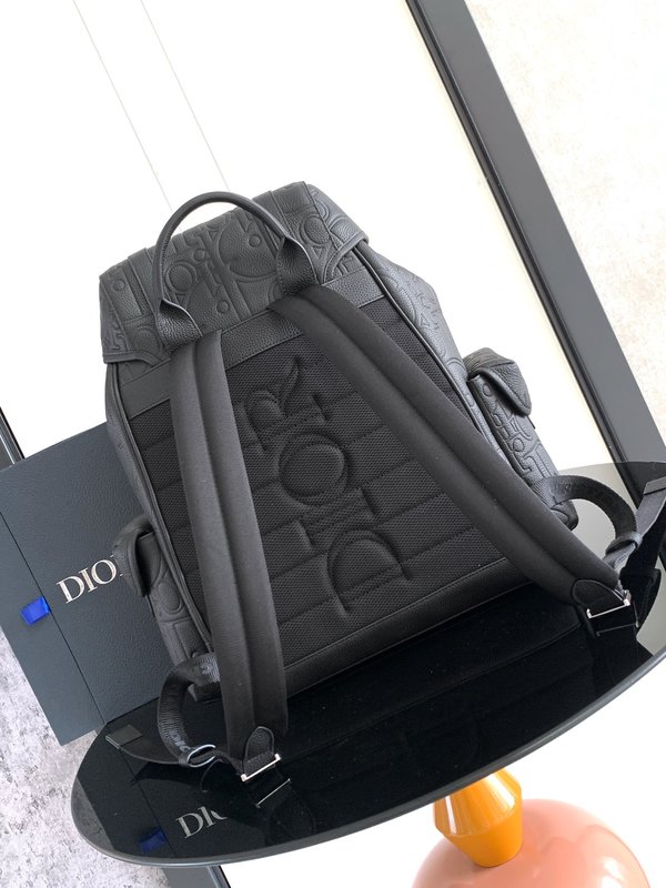 디올 히트 더 로드 블랙 엠보스드 레더 백팩 001-235132