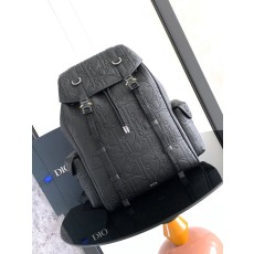 디올 히트 더 로드 블랙 엠보스드 레더 백팩 001-235132
