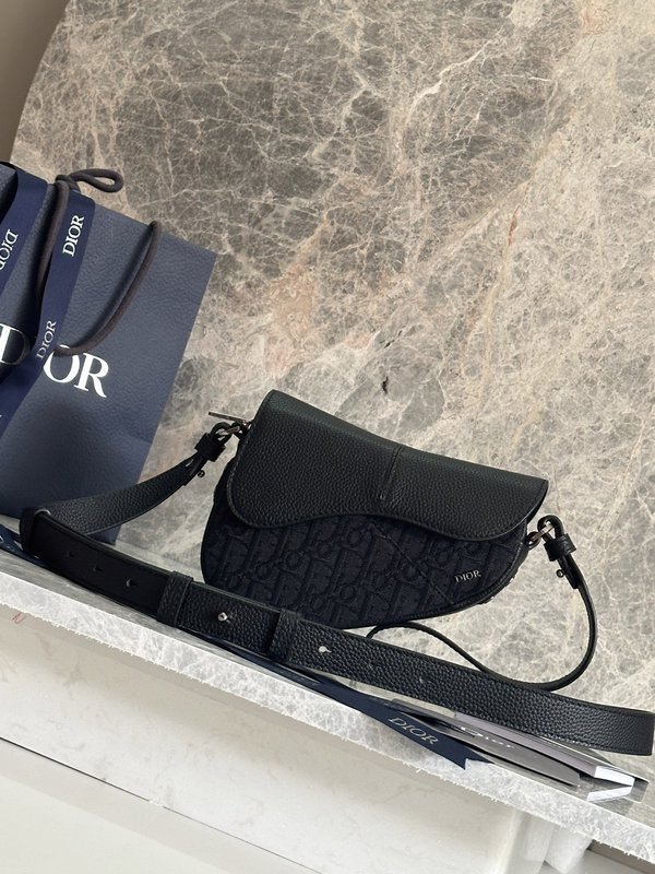 디올 블랙 오블리크 프린트 미니 새들백 001-235150