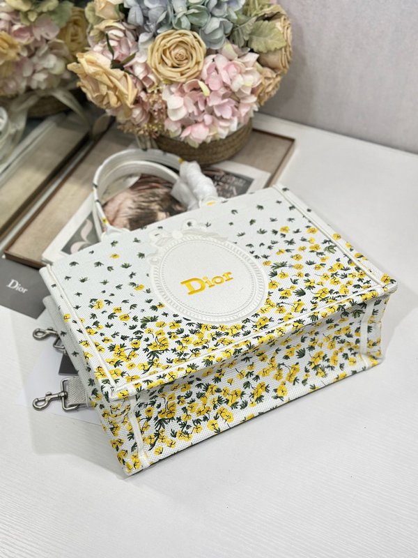 디올 북 토트 쇼핑백 미디엄 사이즈 001-235192