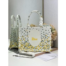 디올 북 토트 쇼핑백 미디엄 사이즈 001-235192