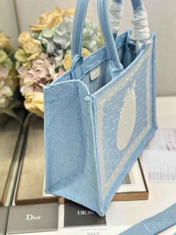 디올 블루 자수 토트백 미디엄 001-235206